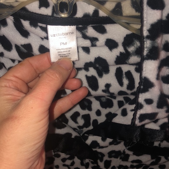 Liz Claiborne Animal Print Fleece Pajama Set - Medium - Picture 5 of 13